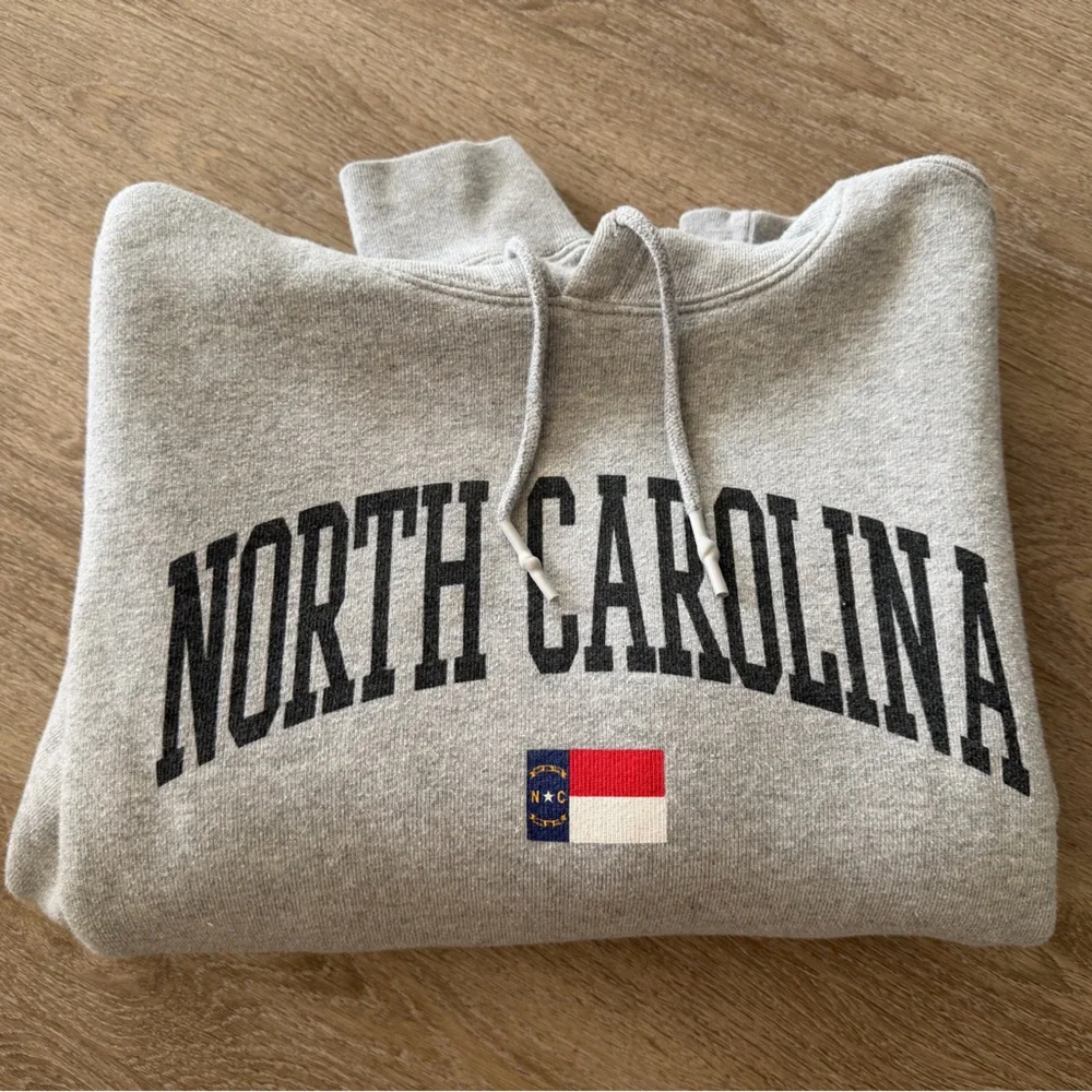 North Carolina Hoodie XXL Gray Collegiate Graphic Pullover Sweatshirt - Picture 4 of 9